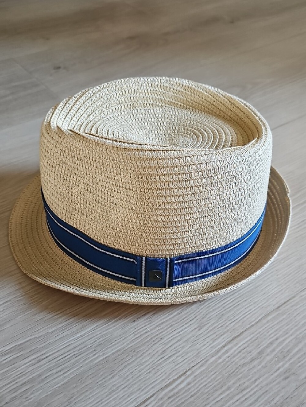 Quiksilver Straw Fedora with Blue Band - Picture 2 of 8
